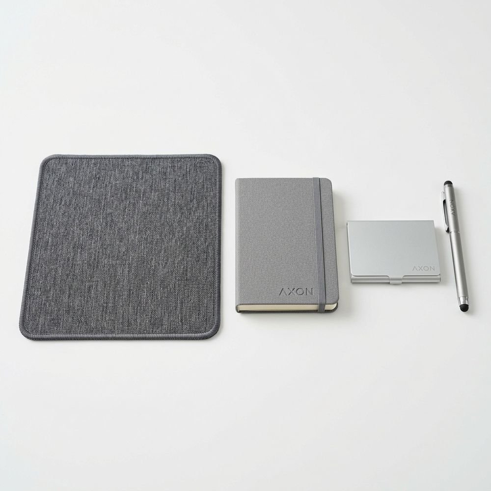 Minimalist tech set